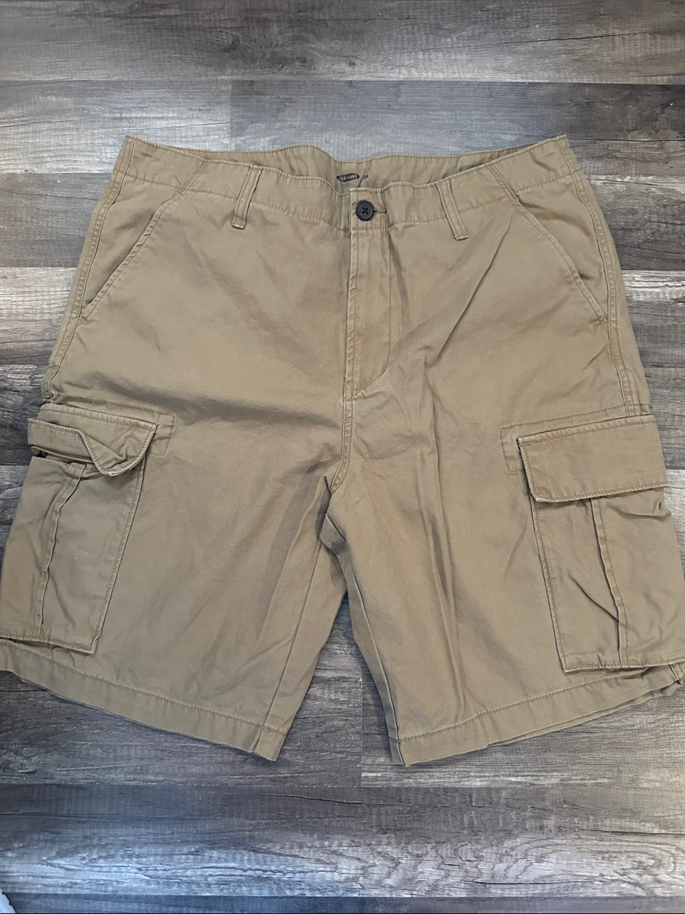 Men’s Old Navy Khaki Cargo Shorts waist size 38